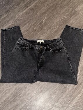 Abercrombie & Fitch The Mom High rise Straight-Leg Jeans. Size 30/10